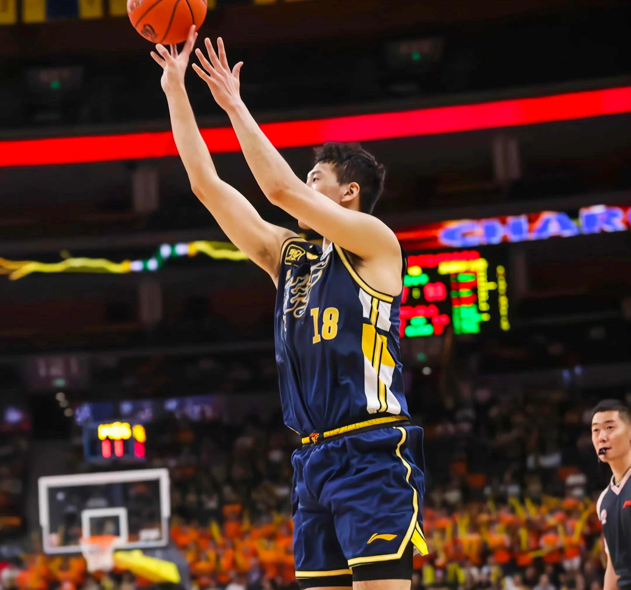 爱游戏网页版-国际比赛日CBA常规赛传出新动向；夏洛特黄蜂队长鼓劲；管理层表态：态度坚定；心理建设被强调的简单介绍